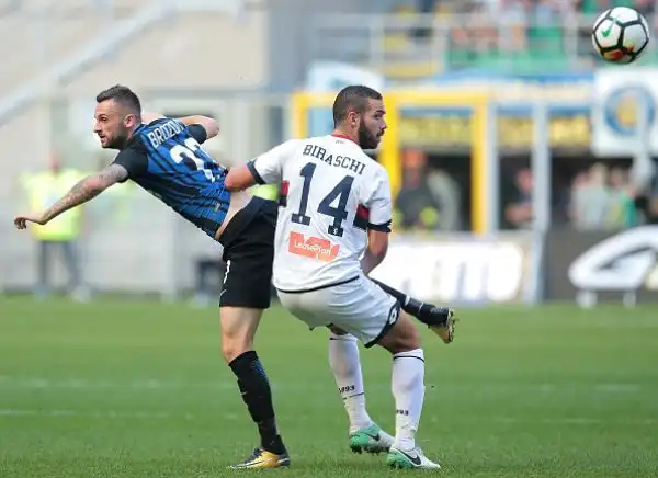 Una rete in extremis consente all'Inter di piegare il Genoa.