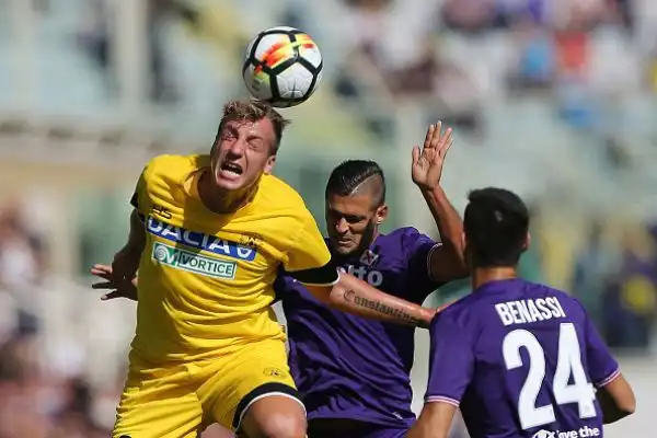 Importante vittoria casalinga per Pioli, la sua squadra piega l'Udinese grazie alla doppietta dell'ex, Thereau.
Il gol degli ospiti di Samir accende il finale, ma il risultato poi non cambia più.