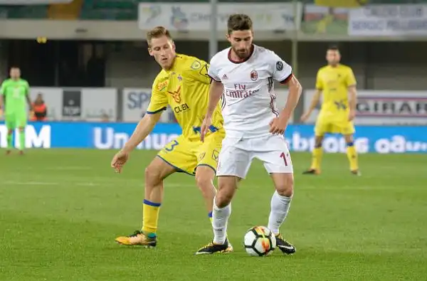 Travolgente Milan, che in casa del Chievo si ritrova e vince con la rete di Suso, lautogol di Cesar propiziato sempre dallo spagnolo, la prima rete in serie A di Calhanoglu e Kalinic.