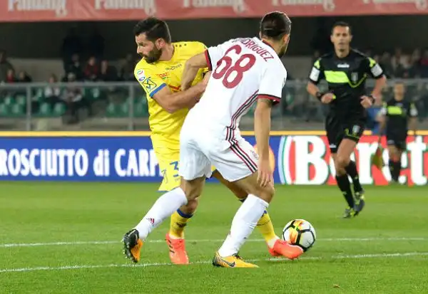 Travolgente Milan, che in casa del Chievo si ritrova e vince con la rete di Suso, lautogol di Cesar propiziato sempre dallo spagnolo, la prima rete in serie A di Calhanoglu e Kalinic.