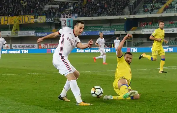 Travolgente Milan, che in casa del Chievo si ritrova e vince con la rete di Suso, lautogol di Cesar propiziato sempre dallo spagnolo, la prima rete in serie A di Calhanoglu e Kalinic.