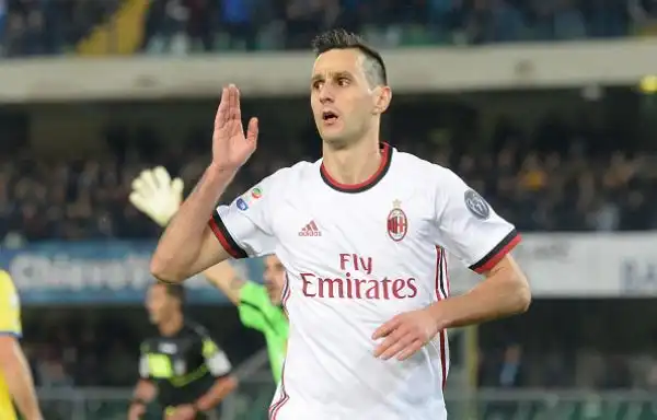 Travolgente Milan, che in casa del Chievo si ritrova e vince con la rete di Suso, lautogol di Cesar propiziato sempre dallo spagnolo, la prima rete in serie A di Calhanoglu e Kalinic.