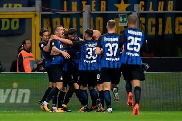 Spettacolare anticipo a San Siro. L'Inter va avanti di tre gol con una rete di Skriniar e una doppietta di Icardi, la Samp nel finale mette paura ai padroni di casa con Kownacki e Quagliarella.