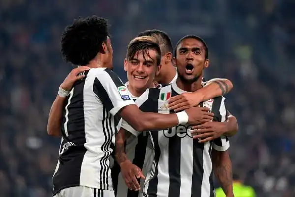 I bianconeri piegano la Spal con le reti di Bernardeschi, Dybala, Higuain e Cuadrado. Di Paloschi il gol degli ospiti.