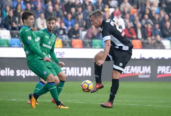 L'Udinese batte in casa l'Atalanta con i gol di De Paul e Barak, che rimontano la rete di Kurtic. Cristante si fa parare un rigore al'84'.