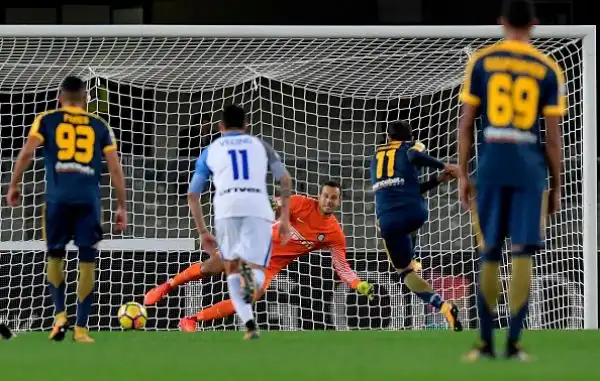 Pesantissima vittoria esterna dell'Inter, che si impone anche al Bentegodi con i gol di Borja Valero e Perisic dopo che Pazzini aveva trovato il pareggio scaligero su rigore assegnato dalla VAR.