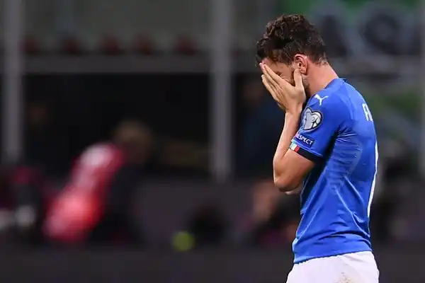 Finisce con le lacrime azzurre la serata di San Siro. L'Italia non va oltre lo 0-0 contro la Svezia ed è fuori dal Mondiale di calcio per la prima volta dopo 60 anni.
