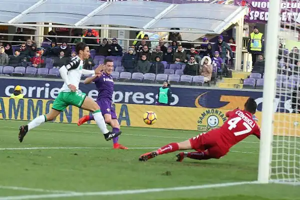 I Viola si impongono in casa contro il Sassuolo grazie a un secco 3-0 frutto delle reti di Simeone, Veretout nel primo tempo e il gol Chiesa che chiude la partita nella ripresa.