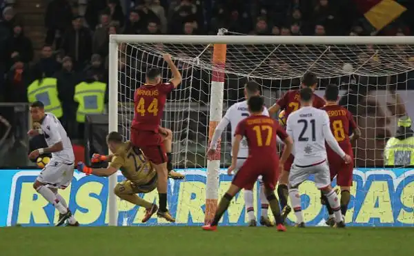 Un gol di Fazio all'ultimo respiro, dopo che poco prima Perotti aveva fallito un calcio di rigore, regala tre punti alla squadra di Di Francesco.