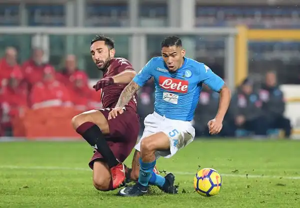 Con tre gol di Koulibaly, Zielinski e Hamsik nella prima mezzora il Napoli stende i granata. Di Belotti il gol della bandiera dei padroni di casa.