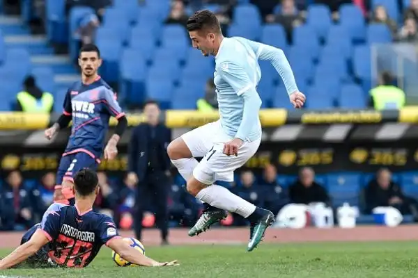 La Lazio travolge per 4-0 il Crotone nell'anticipo delle 12.30 della diciottesima giornata di serie A.