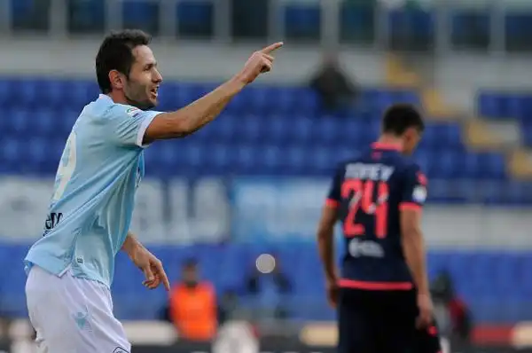 La Lazio travolge per 4-0 il Crotone nell'anticipo delle 12.30 della diciottesima giornata di serie A.