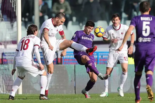 E' terminato in parità, 1-1, l'anticipo delle 12.30 tra Fiorentina e Milan. Al Franchi botta e risposta nella ripresa: a Simeone ha replicato immediatamente Calhanoglu