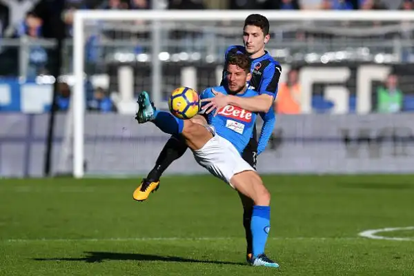 Gli azzurri di Sarri superano per 1-0 l'Atalanta di Gasperini all'Atleti Azzurri d'Italia grazie alla rete di Mertens nella ripresa.