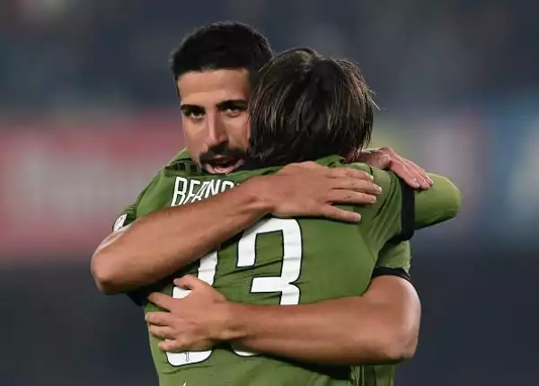 Il Chievo rimane in 8 per le espulsioni di Bastien e Cacciatore e viene punito dalle reti di Khedira e Higuain.