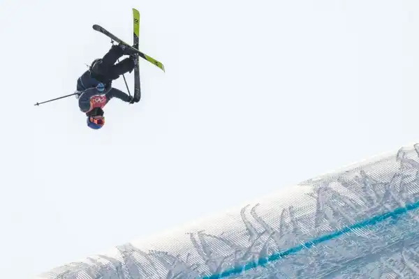 Le acrobazie del norvegese Braaten, oro nel freestyle slopestyle.