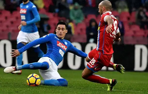 Il Napoli risponde alla Juventus e, battendo la Spal per 1-0 con il gol a inizio partita di Allan, si riprende la vetta della classifica. Annullato anche un gol ad Hamsik con l'intervento del Var.