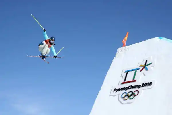 Snowboard, SuperG, pattinaggio artistico, hockey: le foto più spettacolari della nona giornata di PyeongChang 2018.