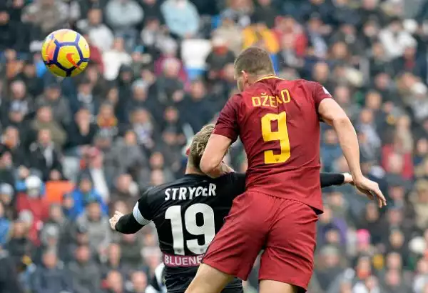 La Roma supera per 2-0 l'Udinese alla Dacia Arena nel primo anticipo del sabato della venticinquesima giornata di serie A.