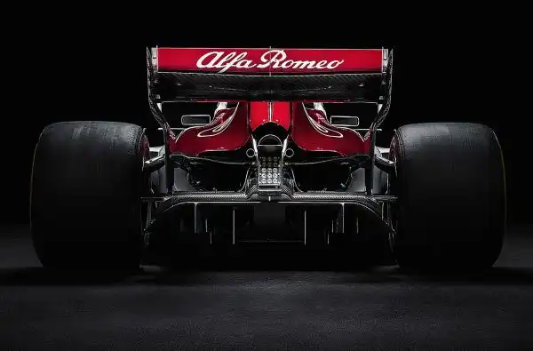 Lo storico marchio Milanese ritorna in Formula1 dopo 30 anni, alla guida della monoposto motorizzata Ferrari saranno Ericsson e Leclerc.