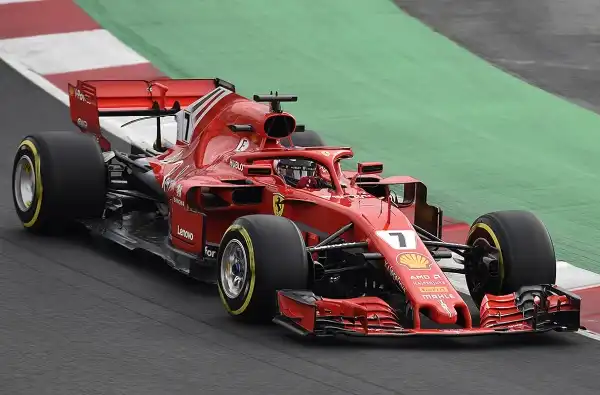 Ferrari, Mercedes, Red Bull e le altre: tutte le monoposto di Formula 1 tornano in pista per i primi test stagionali sul tracciato del Montmelò. Chi ha lavorato meglio in inverno?