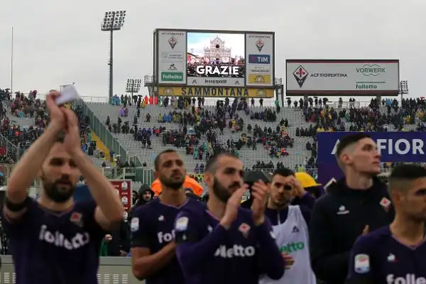 Fiorentina-Benevento 1-0 nella memoria di Davide Astori. E' stato Vitor Hugo al 25' a risolvere la partita per i viola.