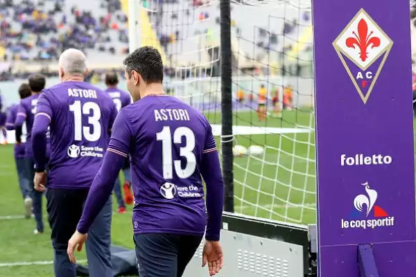 La Fiorentina, nella partita con il Benevento, ha ricordato Davide Astori con immagini, striscioni e magliette commemorative in un Franchi commosso.