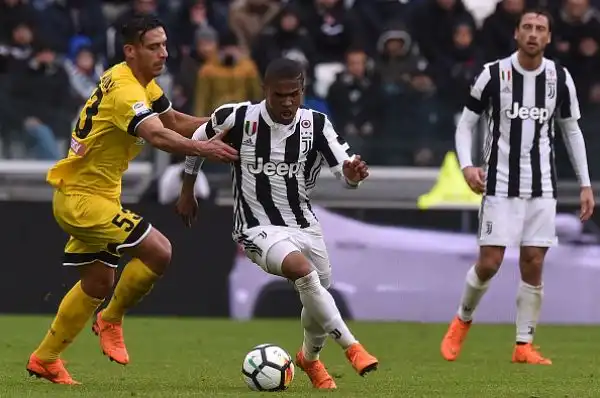 Con una doppietta di Dybala la Vecchia Signora batte l'Udinese. Sull'1-0 Higuain sbaglia un altro rigore.