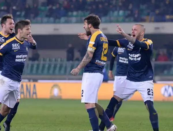 Un sinistro di Caracciolo su assist di Verde regala il derby all'Hellas che si riporta ad un solo punto dalla zona salvezza e a tre dal Chievo.