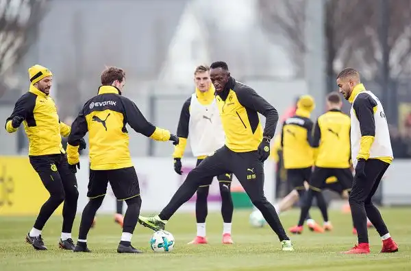 L'ex velocista giamaicano Usain Bolt si è messo alla prova partecipando a un provino per il Borussia Dortmund: "Sono un'ala".