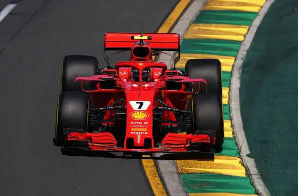 Hamilton davanti a tutti, poi Verstappen e Bottas, con le Ferrari a inseguire (Raikkonen 4° e Vettel 5°). Questo l'esito del venerdì di Melbourne. Indietro le Alfa Romeo Sauber.
