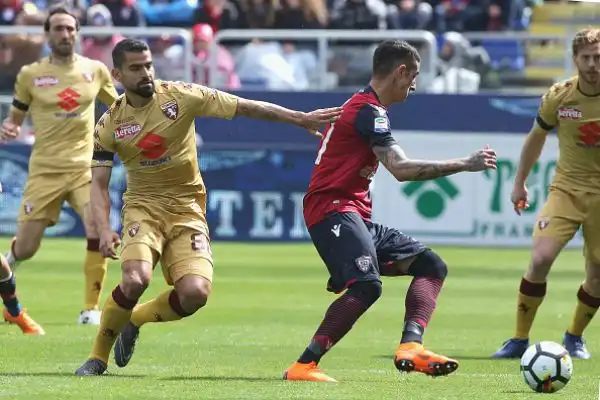 Con i gol di Iago Falque, Ljajic, Ansaldi e Obi i granata espugnano il San'Elia ed escono dalla crisi.