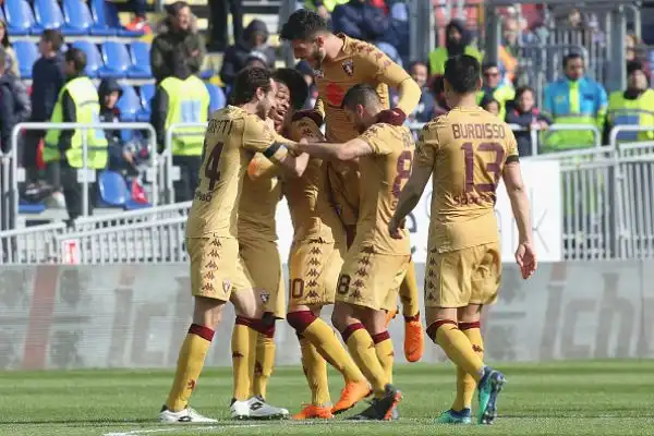 Con i gol di Iago Falque, Ljajic, Ansaldi e Obi i granata espugnano il San'Elia ed escono dalla crisi.