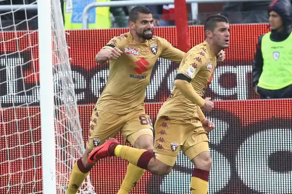 Con i gol di Iago Falque, Ljajic, Ansaldi e Obi i granata espugnano il San'Elia ed escono dalla crisi.