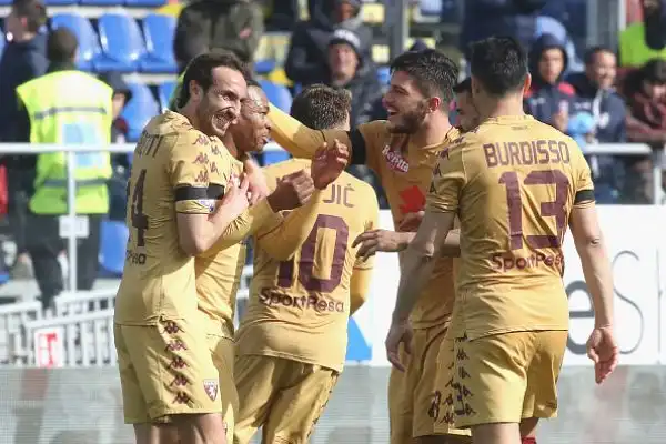 Con i gol di Iago Falque, Ljajic, Ansaldi e Obi i granata espugnano il San'Elia ed escono dalla crisi.