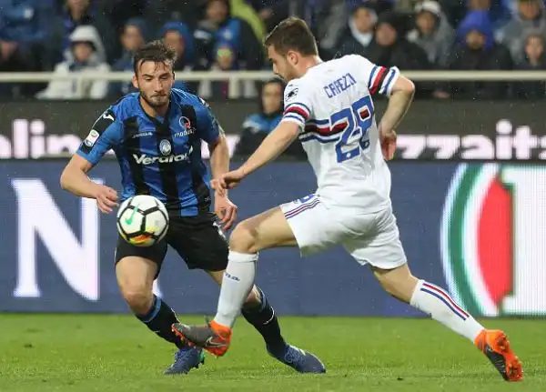 Al gol iniziale di Caprari risponde Toloi ma nel finale Zapata approfitta di un'incomprensione tra Haas e Masiello per regalare a Giampaolo il gol vittoria blucerchiato.