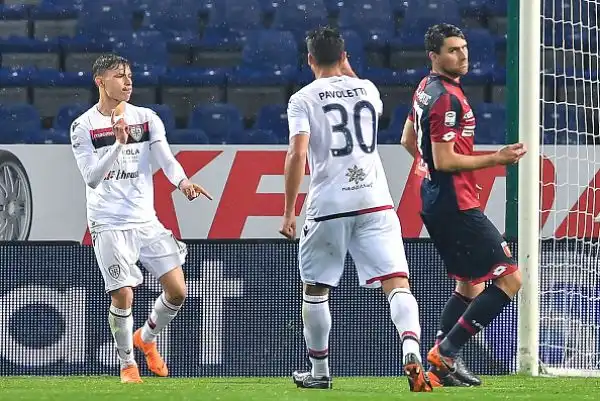 A Marassi vince la squadra di Ballardini dopo una partita tesa e vibrante. Padroni di casa avanti con Lapadula, raggiunti da Barella, ma il gol vittoria è del portoghese Medeiros nel finale di gara.