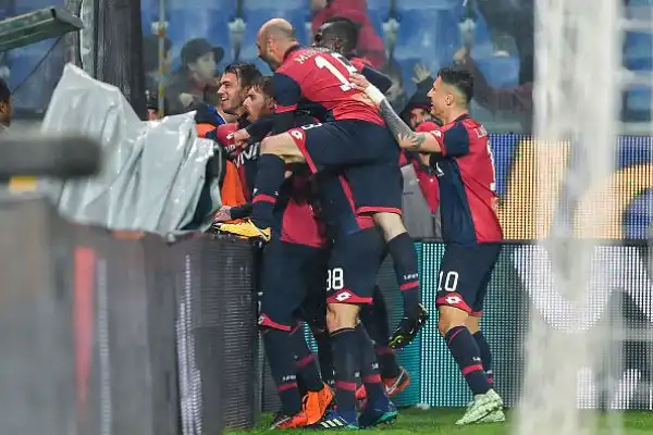 A Marassi vince la squadra di Ballardini dopo una partita tesa e vibrante. Padroni di casa avanti con Lapadula, raggiunti da Barella, ma il gol vittoria è del portoghese Medeiros nel finale di gara.