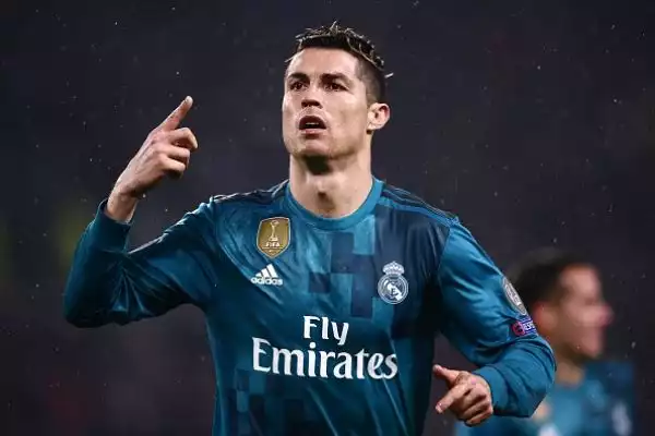 Cristiano Ronaldo porta in vantaggio il Real dopo soli tre minuti. Nella ripresa nel momento decisivo del match ancora il lusitano raddoppia con un capolavoro, poi Marcelo triplica.