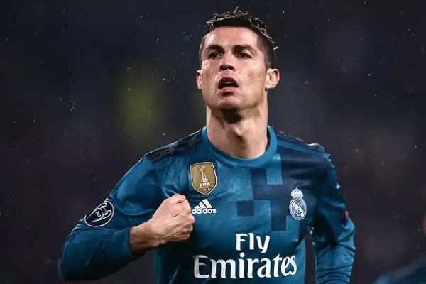 Cristiano Ronaldo porta in vantaggio il Real dopo soli tre minuti. Nella ripresa nel momento decisivo del match ancora il lusitano raddoppia con un capolavoro, poi Marcelo triplica.