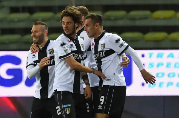 Grazie a una tripletta dell'Arciere Calaiò, il Parma si impone in casa contro il Palermo e risale al quarto posto, a -4 dai siciliani.