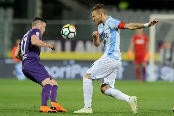 Tre punti d'oro per la Lazio in chiave Champions League, viola battuti in rimonta al Franchi in una partita emozionante e con due espulsi nei primi minuti.