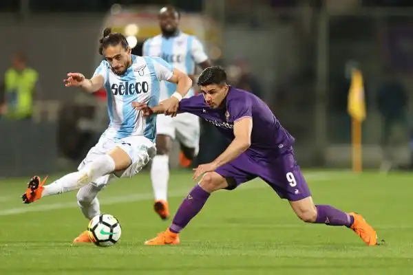 Tre punti d'oro per la Lazio in chiave Champions League, viola battuti in rimonta al Franchi in una partita emozionante e con due espulsi nei primi minuti.