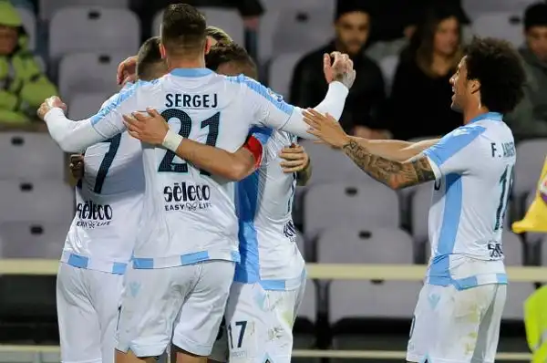 In una partita bellissima i biancocelesti rispondono alla tripletta di Veretout con le reti di Felipe Anderson, Caceres e con due gol di Luis Alberto.