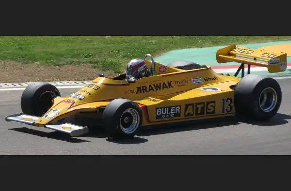 Bolidi da Formula 1 da leggenda quelli che sono scesi in pista sulla pista di Imola.