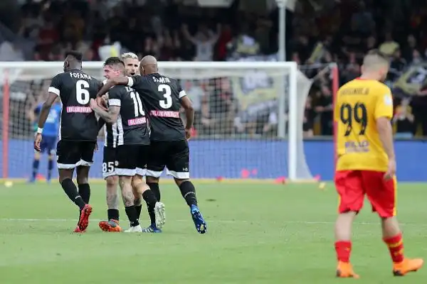 Che partita! Orgoglio infinito per il Benevento, che resiste all'Udinese pur avendo giocato 30' in inferiorità numerica.