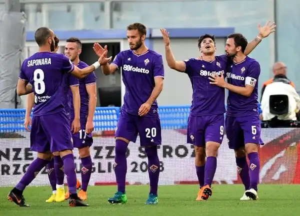 La squadra di Sarri resta a 84 punti, a -4 dalla Juventus. La Fiorentina sale a 54 insieme alla Sampdpria, a -3 dal 7° posto del Milan.
