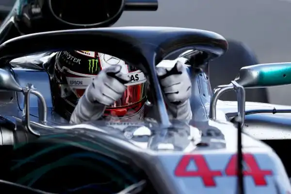 Alle spalle del britannico il compagno della Mercedes Bottas, poi Verstappen. Delusione Ferrari: Vettel quarto causa una strategia sbagliata, Raikkonen fuori per un problema tecnico.