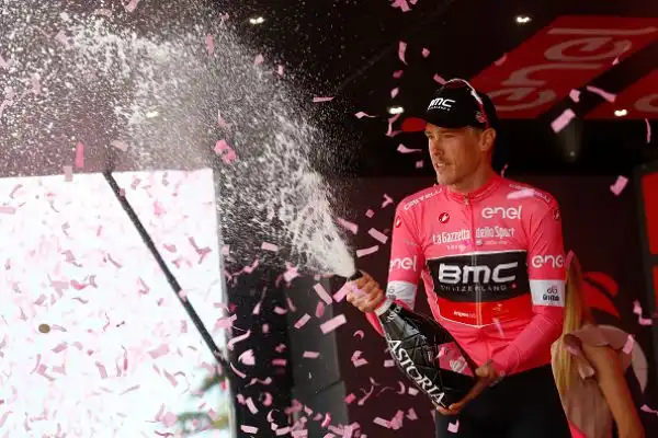 Il ciclista di Marositca ha preceduto sul traguardo Giovanni Visconti e il portoghese Gonçalves. Resta in maglia rosa laustraliano della Bmc, Roahn Dennis.
