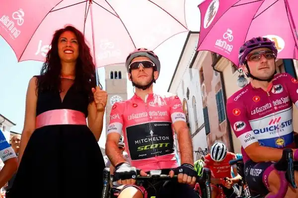 Il dominatore di quattro degli ultimi cinque Tour de France, protagonista di una prima parte di Giro in sordina a causa anche di qualche caduta, si è aggiudicato la 14/a tappa.
